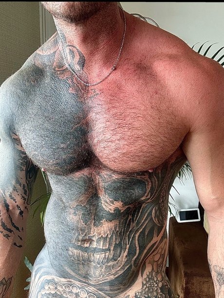 Nacktes geleaktes OnlyFans-Foto von Papi  Strong