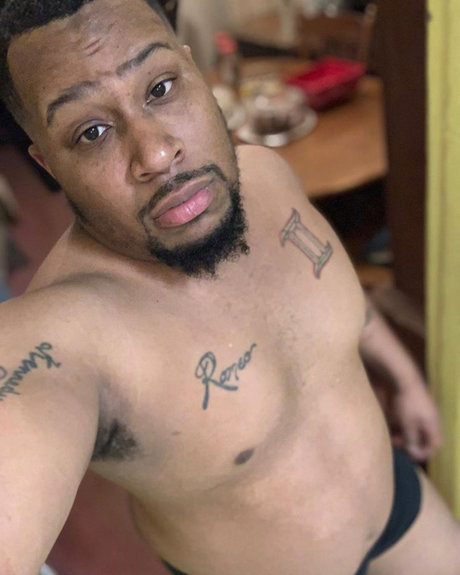 Nacktes geleaktes OnlyFans-Foto von Big Body Benz