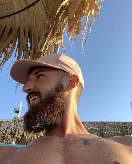 Nacktes geleaktes OnlyFans-Foto von Papa