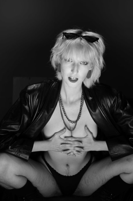 Nacktes geleaktes OnlyFans-Foto von Pains Grey