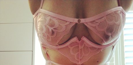 Nacktes geleaktes OnlyFans-Foto von Petal 