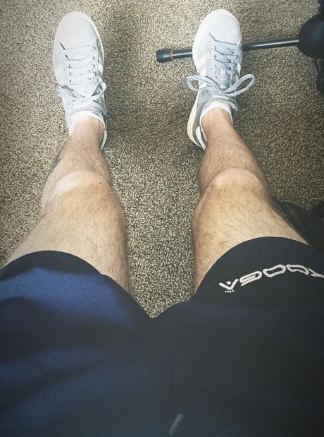 Nacktes geleaktes OnlyFans-Foto von Adrian
