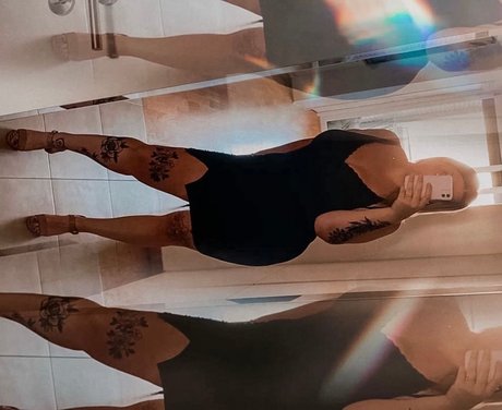 Nacktes geleaktes OnlyFans-Foto von Peli