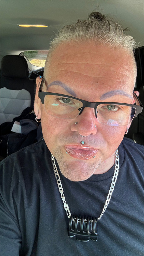Nacktes geleaktes OnlyFans-Foto von Peersur