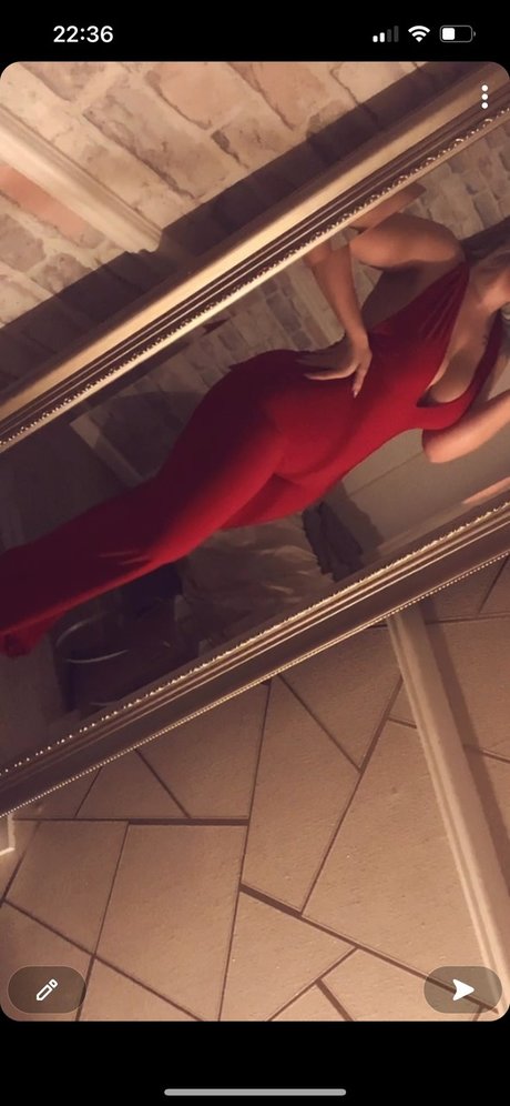 Nacktes geleaktes OnlyFans-Foto von Peach
