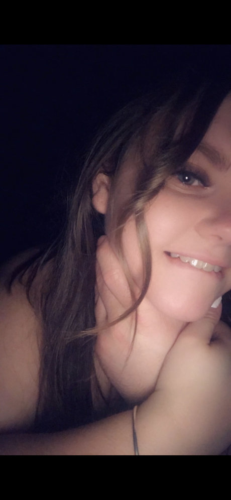 Nacktes geleaktes OnlyFans-Foto von Peachy Babe