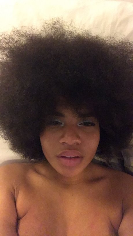 Nacktes geleaktes OnlyFans-Foto von Peaches