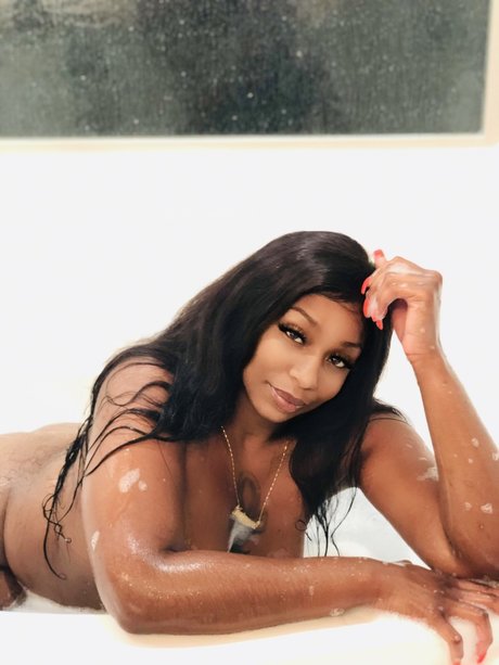 Nacktes geleaktes OnlyFans-Foto von Peachesncre4m