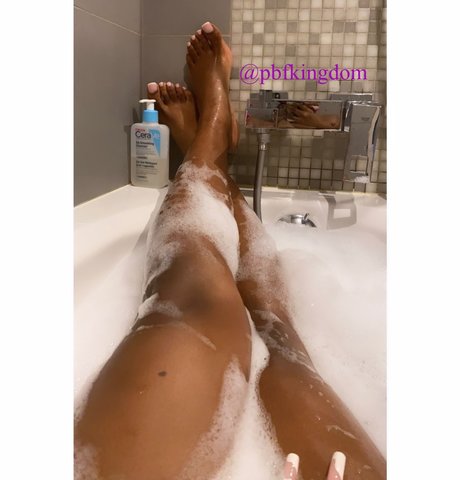 Nacktes geleaktes OnlyFans-Foto von Pretty Black Feet