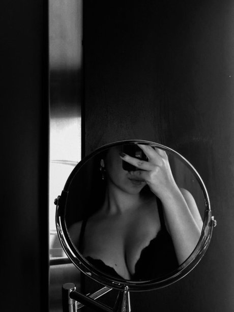 Nacktes geleaktes OnlyFans-Foto von Paula Samantha