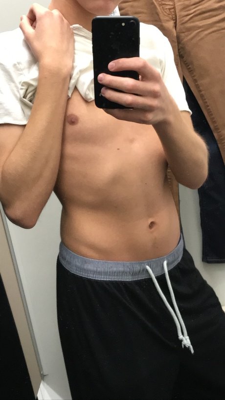 Nacktes geleaktes OnlyFans-Foto von Cinnamontwink