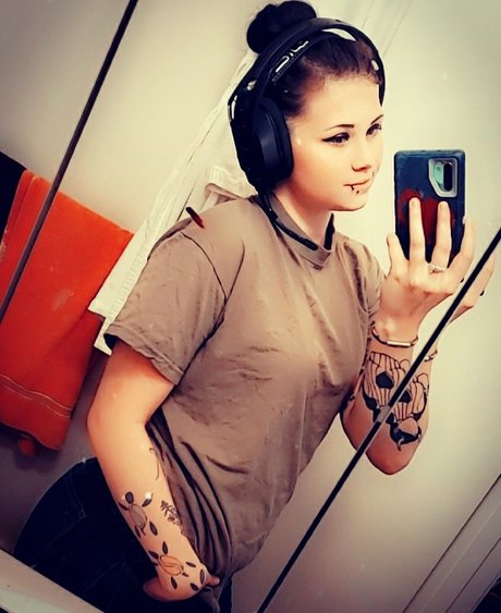 Nacktes geleaktes OnlyFans-Foto von Cosplaykitty307