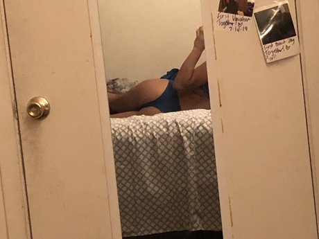 Nacktes geleaktes OnlyFans-Foto von Daddys Girl