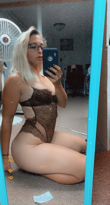Nacktes geleaktes OnlyFans-Foto von Daddys Girl