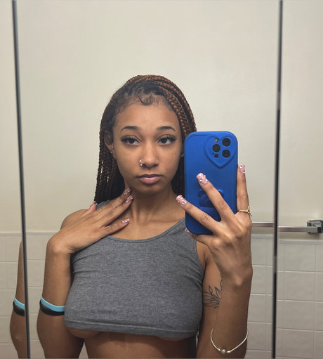 Nacktes geleaktes OnlyFans-Foto von Pinkduh