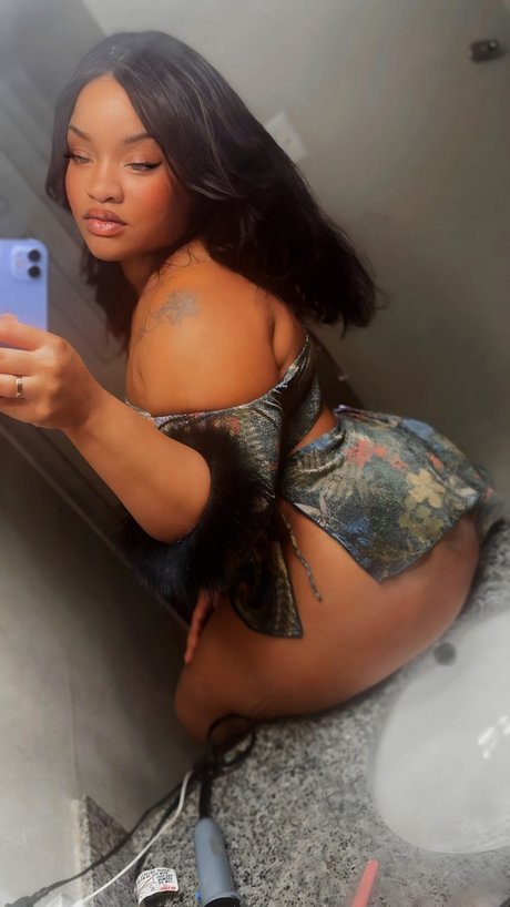 Nacktes geleaktes OnlyFans-Foto von Pinkii