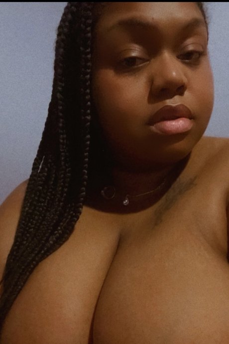 Nacktes geleaktes OnlyFans-Foto von Pierced Princess
