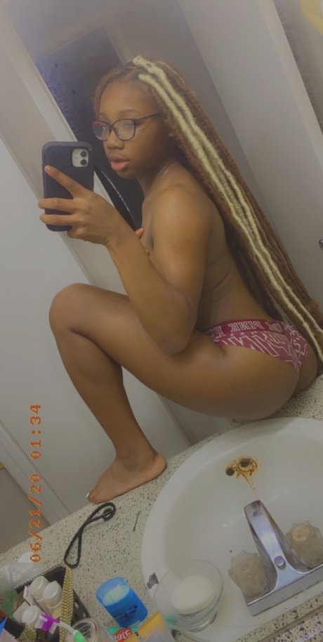 Nacktes geleaktes OnlyFans-Foto von Phatts