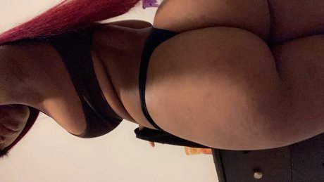 Nacktes geleaktes OnlyFans-Foto von Petitenina