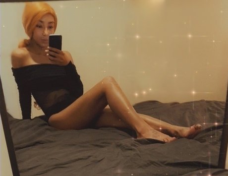 Nacktes geleaktes OnlyFans-Foto von Petite Beaute