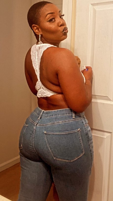 Nacktes geleaktes OnlyFans-Foto von Chocolat3 Drop