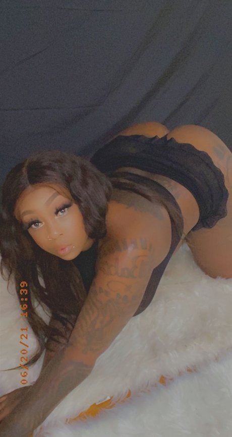 Nacktes geleaktes OnlyFans-Foto von Dark N Lovely Savage