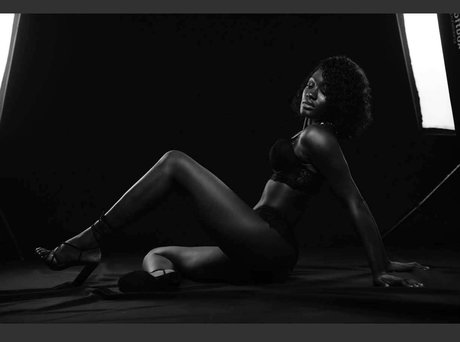 Nacktes geleaktes OnlyFans-Foto von Pixie Sky