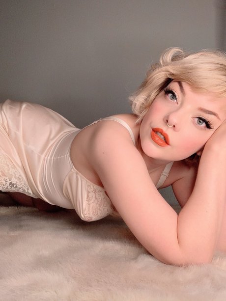 Nacktes geleaktes OnlyFans-Foto von Eve Gray Pixelminxfree