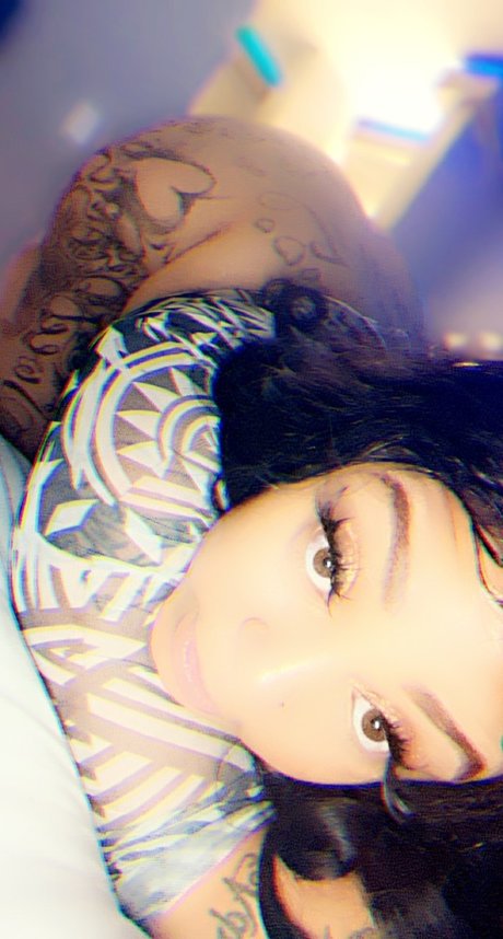 Nacktes geleaktes OnlyFans-Foto von Pink Pressure
