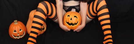 Nacktes geleaktes OnlyFans-Foto von Cherry Charming