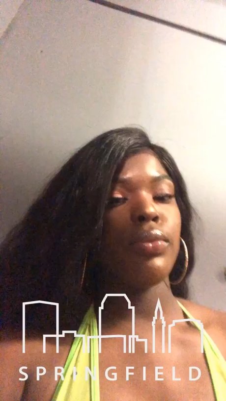 Nacktes geleaktes OnlyFans-Foto von Chocolate Barbie