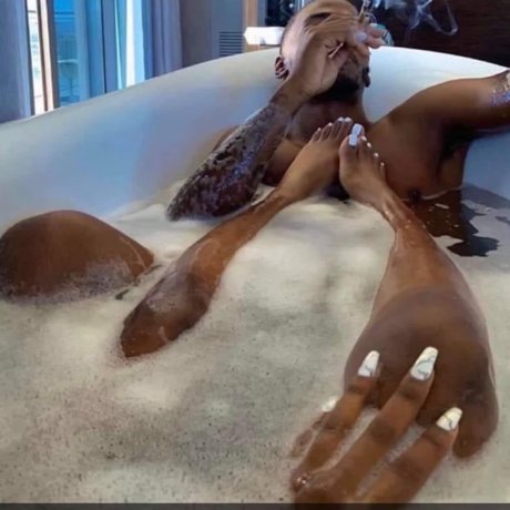 Nacktes geleaktes OnlyFans-Foto von Candy Cane