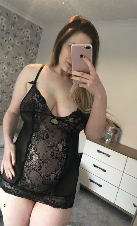 Nacktes geleaktes OnlyFans-Foto von Pregnant Sexy Holly