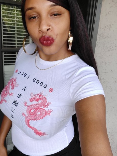 Nacktes geleaktes OnlyFans-Foto von 420chunli420