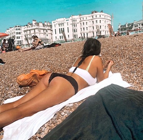 Nacktes geleaktes OnlyFans-Foto von Poppy Mae