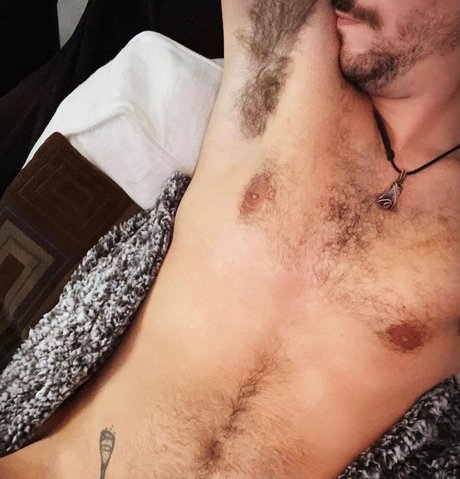 Nacktes geleaktes OnlyFans-Foto von Popchampagne