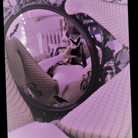 Nacktes geleaktes OnlyFans-Foto von Pooche Kush
