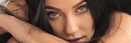 Nacktes geleaktes OnlyFans-Foto von Polly Pure