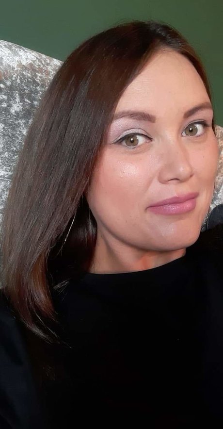 Nacktes geleaktes OnlyFans-Foto von Pleasuretomeetpolly