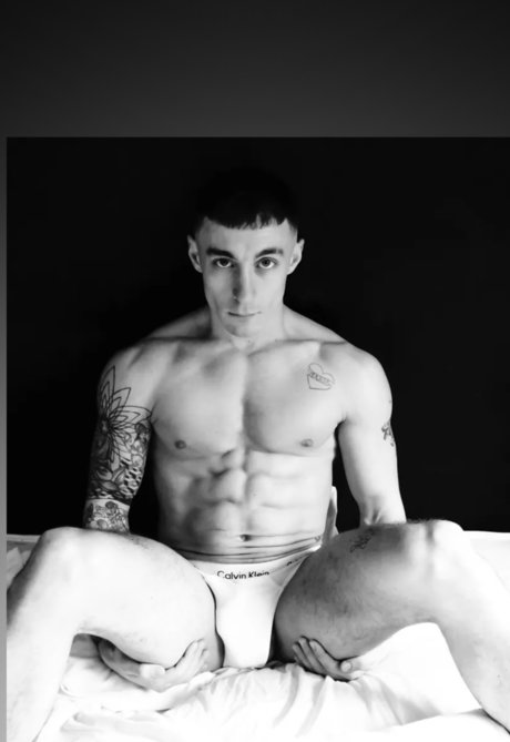 Nacktes geleaktes OnlyFans-Foto von Milo Markx