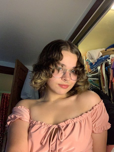 Nacktes geleaktes OnlyFans-Foto von Bee     