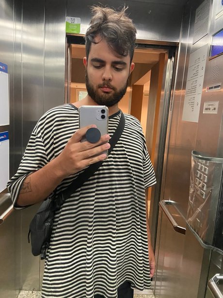 Nacktes geleaktes OnlyFans-Foto von Podereonfree