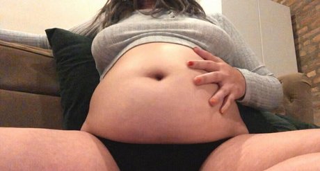 Nacktes geleaktes OnlyFans-Foto von Potbellywife