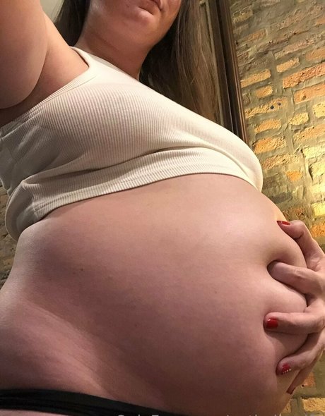 Nacktes geleaktes OnlyFans-Foto von Potbellywife