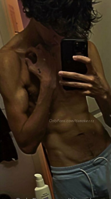 Nacktes geleaktes OnlyFans-Foto von Tjsmokezzz
