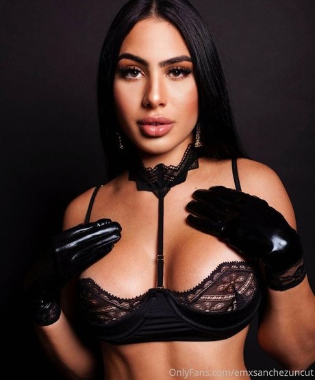 Nacktes geleaktes OnlyFans-Foto von Emxuncut
