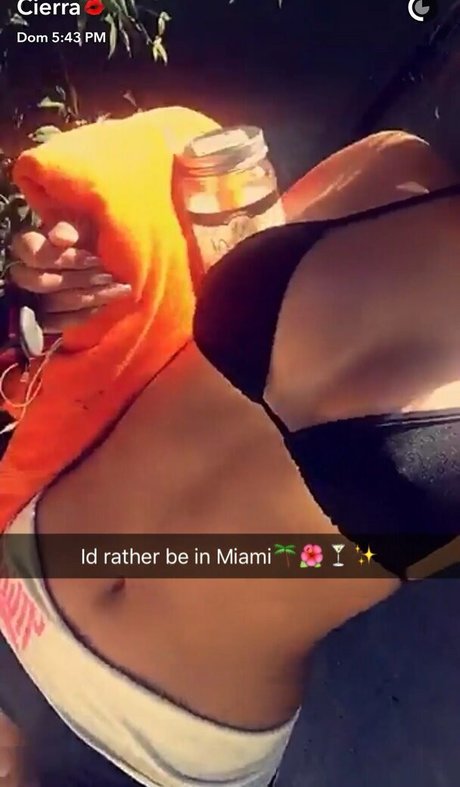 Nacktes geleaktes OnlyFans-Foto von Cierra Ramirez