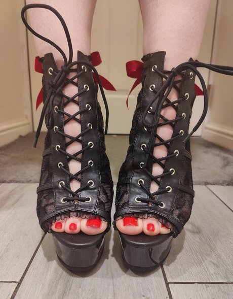 Nacktes geleaktes OnlyFans-Foto von Kaytiesfeet