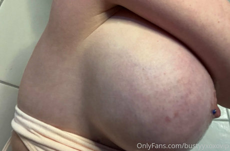 Nacktes geleaktes OnlyFans-Foto von Leoniagold