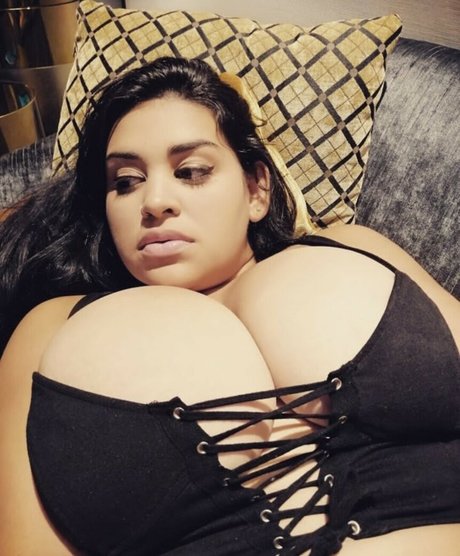 Nacktes geleaktes OnlyFans-Foto von Jennifer Busty Latina